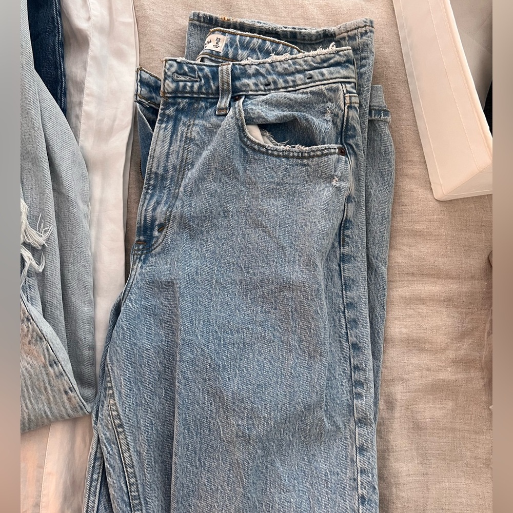 Abercrombie curve love 90s straight jean size 29L light denim wash!